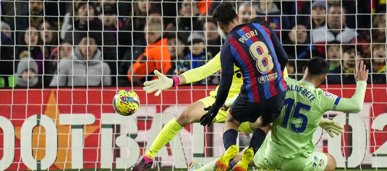 El gol con el que Pedri le dio el triunfo al Barcelona sobre el Getafe.