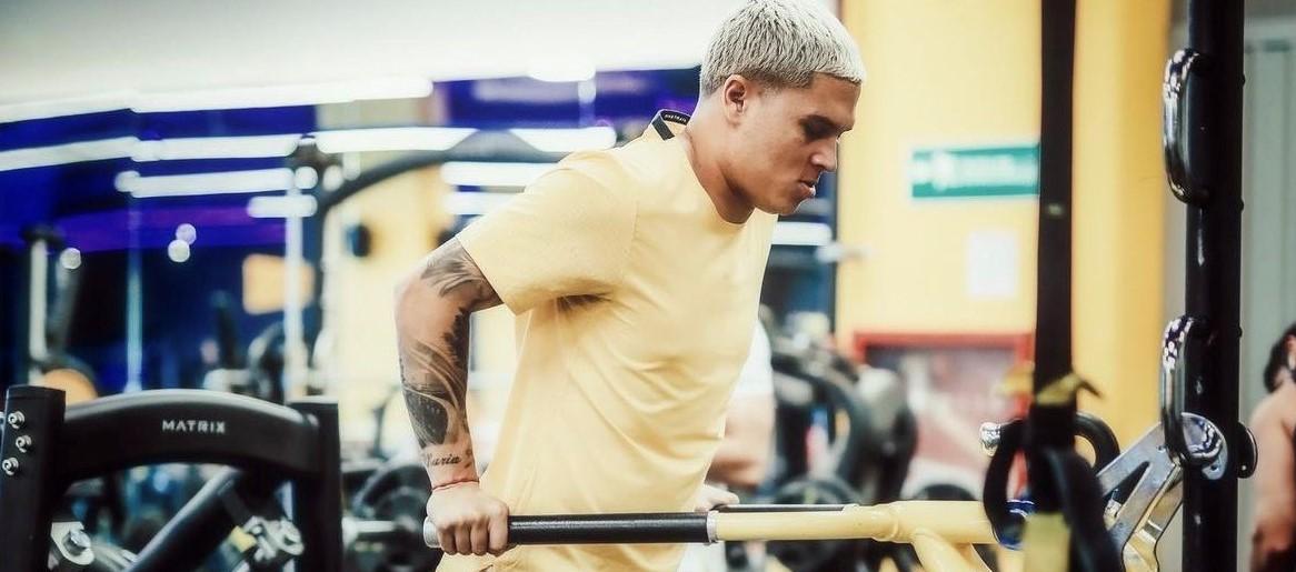 Juan Fernando Quintero entrenando en un gimnasio en Medellín.