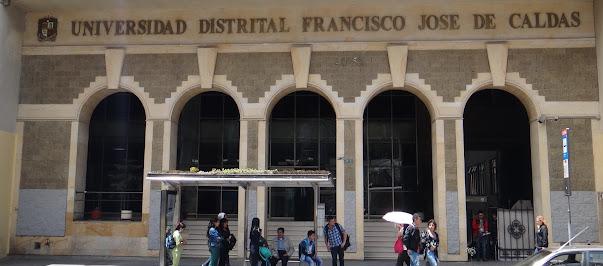 Fachada de la Universidad Distrital Francisco José de Caldas.