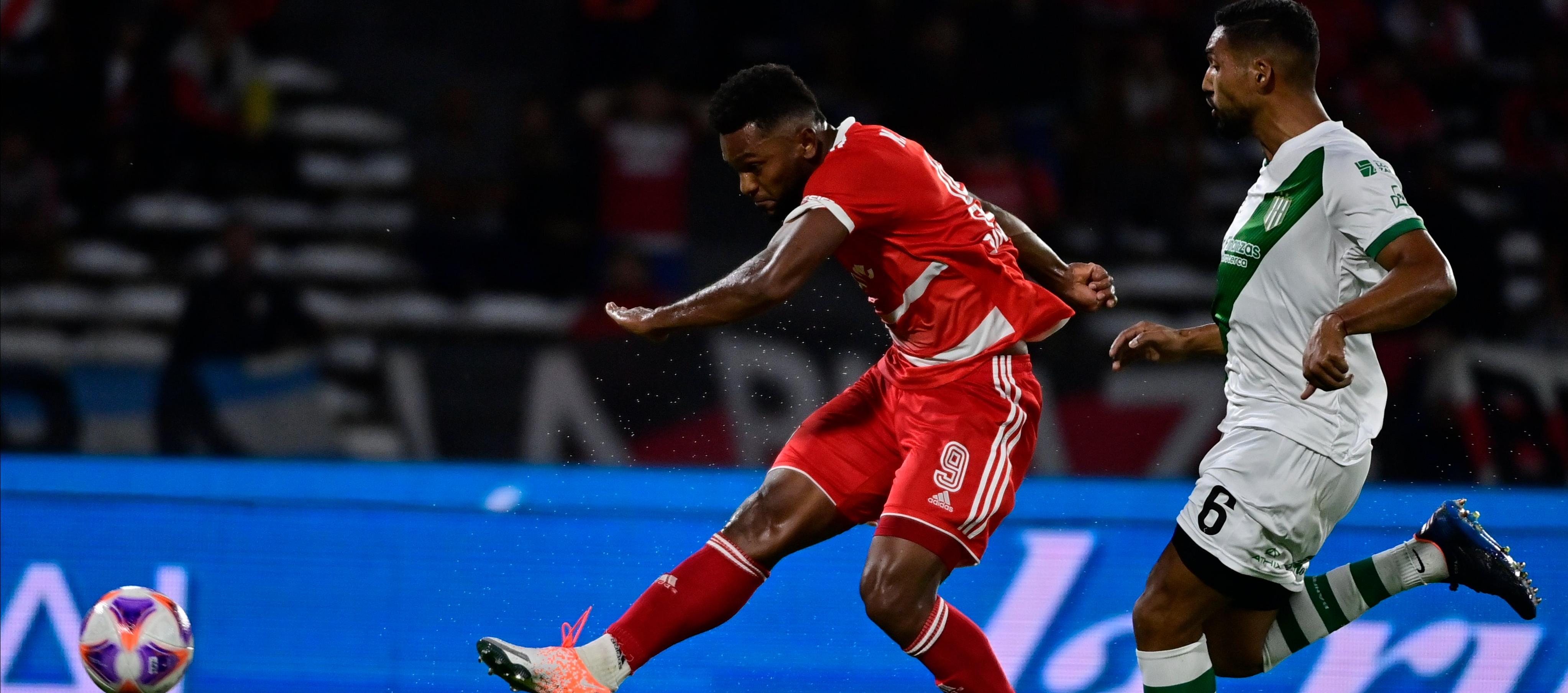 Miguel Borja marcó el tercer gol de River ante Banfield.