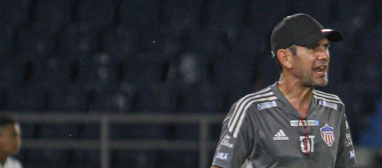 Arturo Reyes cumple su segundo ciclo como técnico del Junior. 