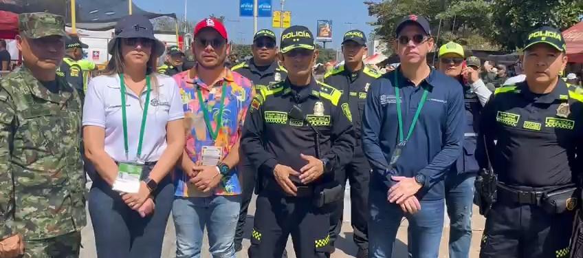 Autoridades en la Vía 40.