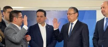 El senador Efraín Cepeda (derecha).