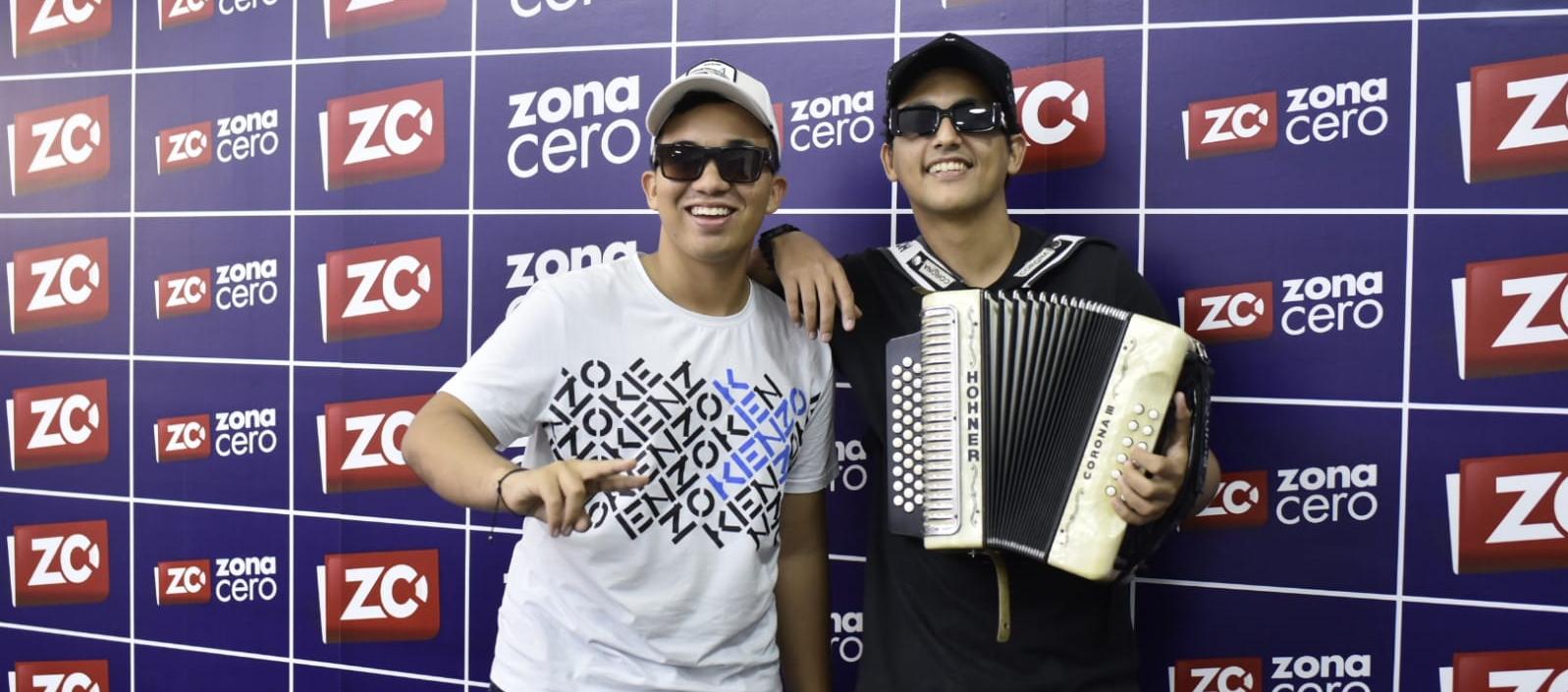 El cantante Samuel Morales y su acordeonista Yin López.