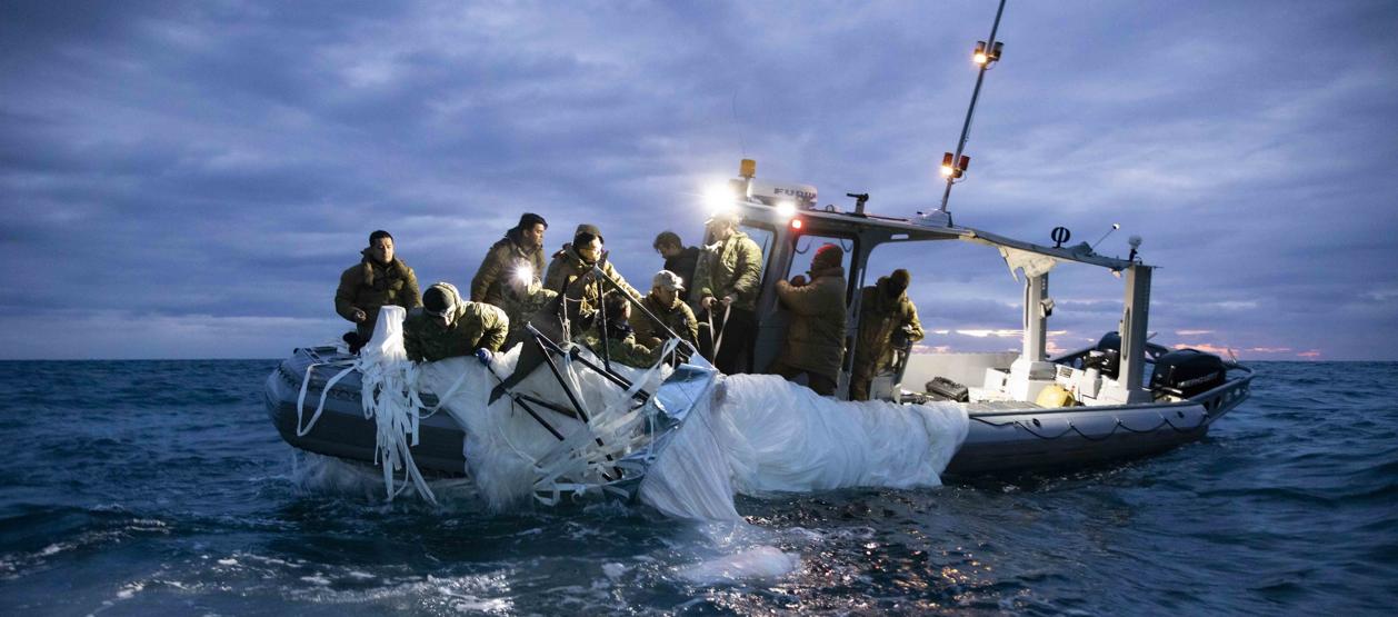 Restos del globo espía chino.