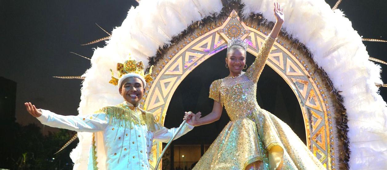 Los reyes infantiles ya coronados.