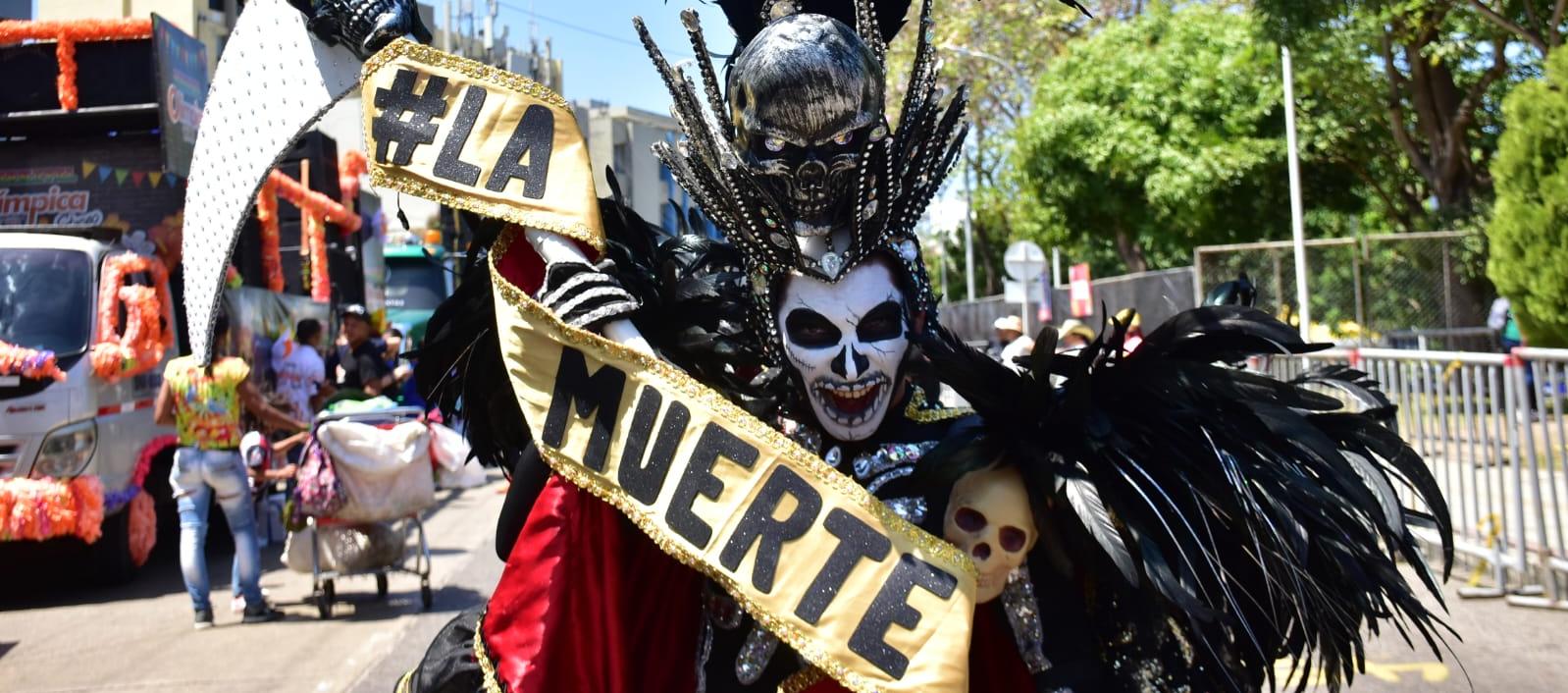 Mario De La Ossa, personificando al disfraz de 'La Muerte'.