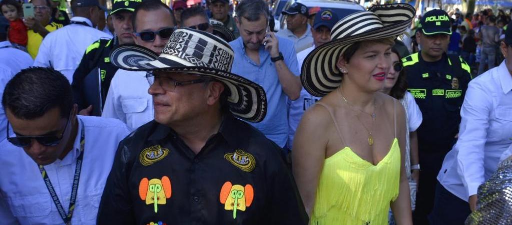 La Primera Dama, Verónica Alcócer, junto al Presidente Gustavo Petro.