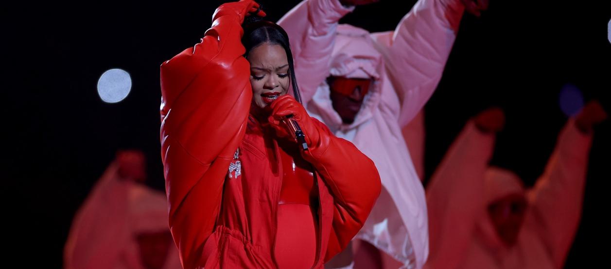 La cantante Rihanna durante su actuación en la Super Bowl.