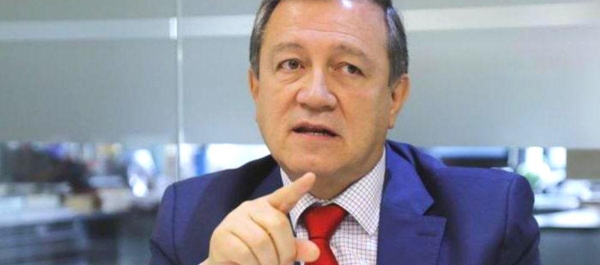 Exsenador Ernesto Macías.