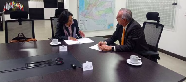 Luz Marina Monzón, directora de UBPD e Iván Velásquez, Ministro de Defensa.