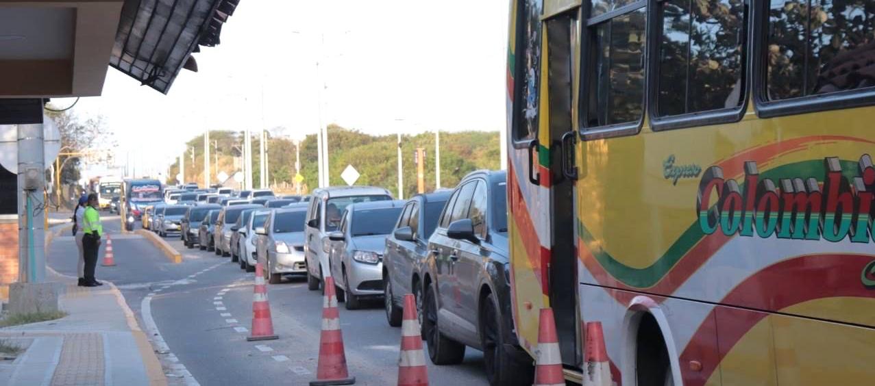 Trancones en el peaje Papiros.