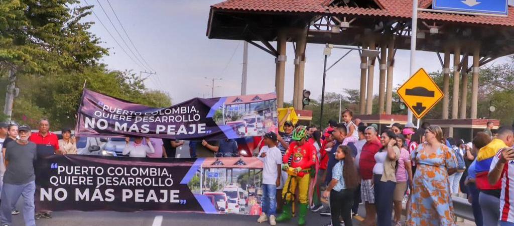 Bloqueo en el peaje Papiros.