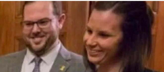 John Poulos y Ashley Poulos.