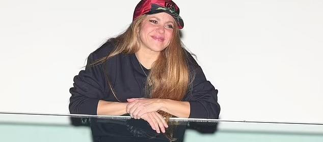 Shakira desde el balcón de su casa en Barcelona.
