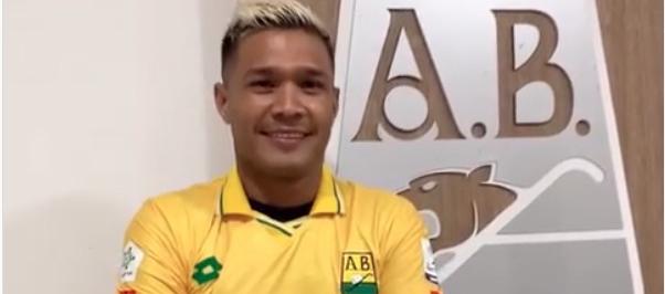 Teófilo Gutiérrez luciendo la camiseta del Atlético Bucaramanga.