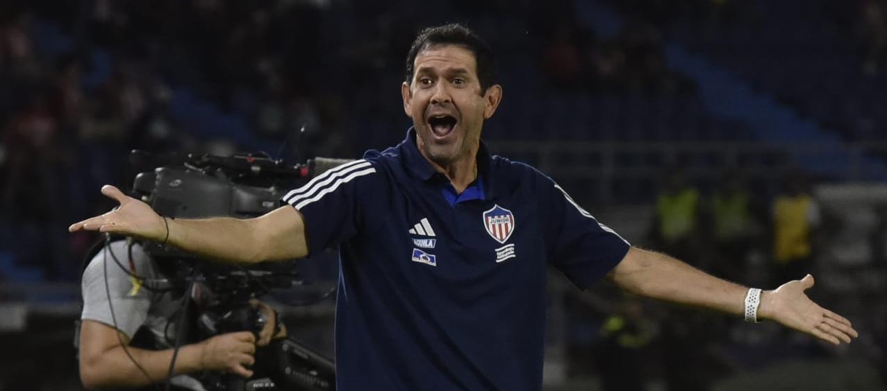 Arturo Reyes no ha podido ganar en su segundo ciclo al frente del Junior.