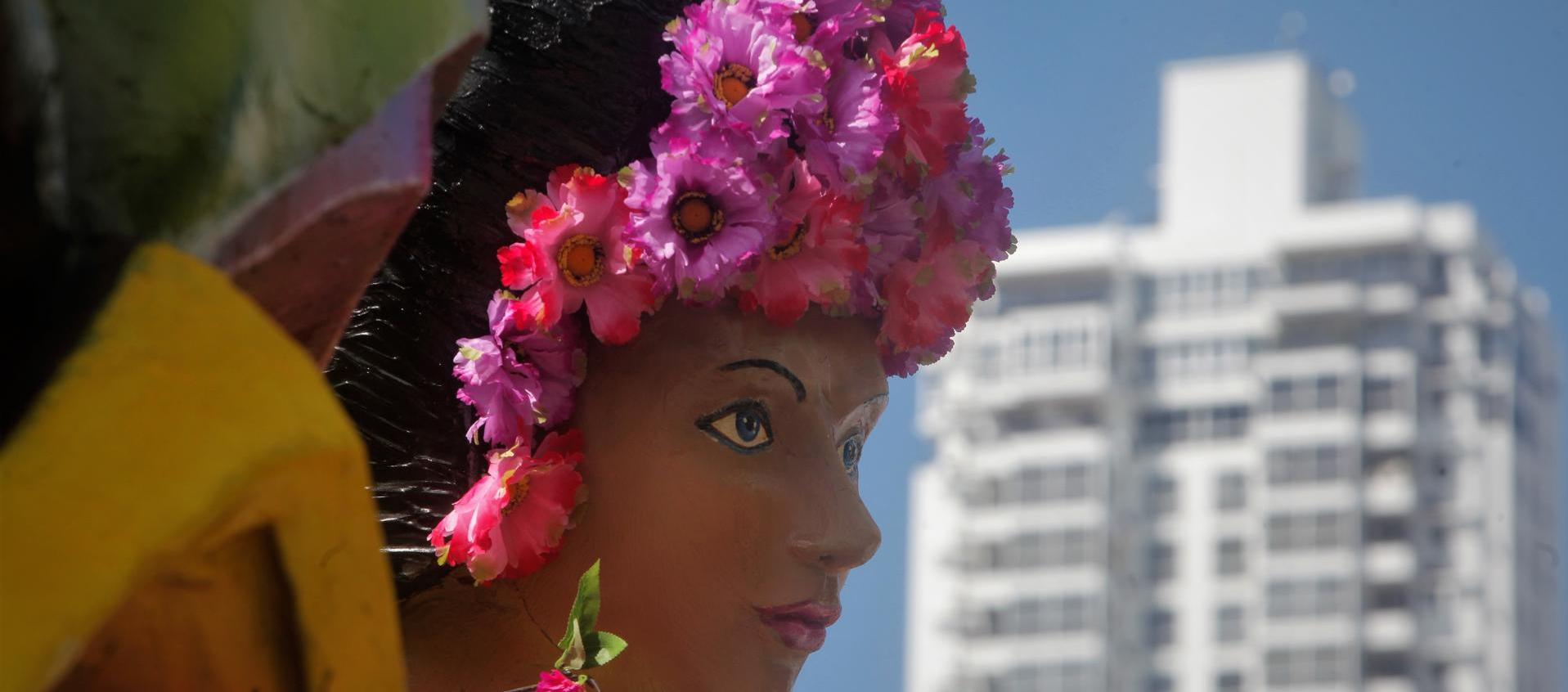 Una de las carrozas que desfilará este sábado en Ciudad de Panamá