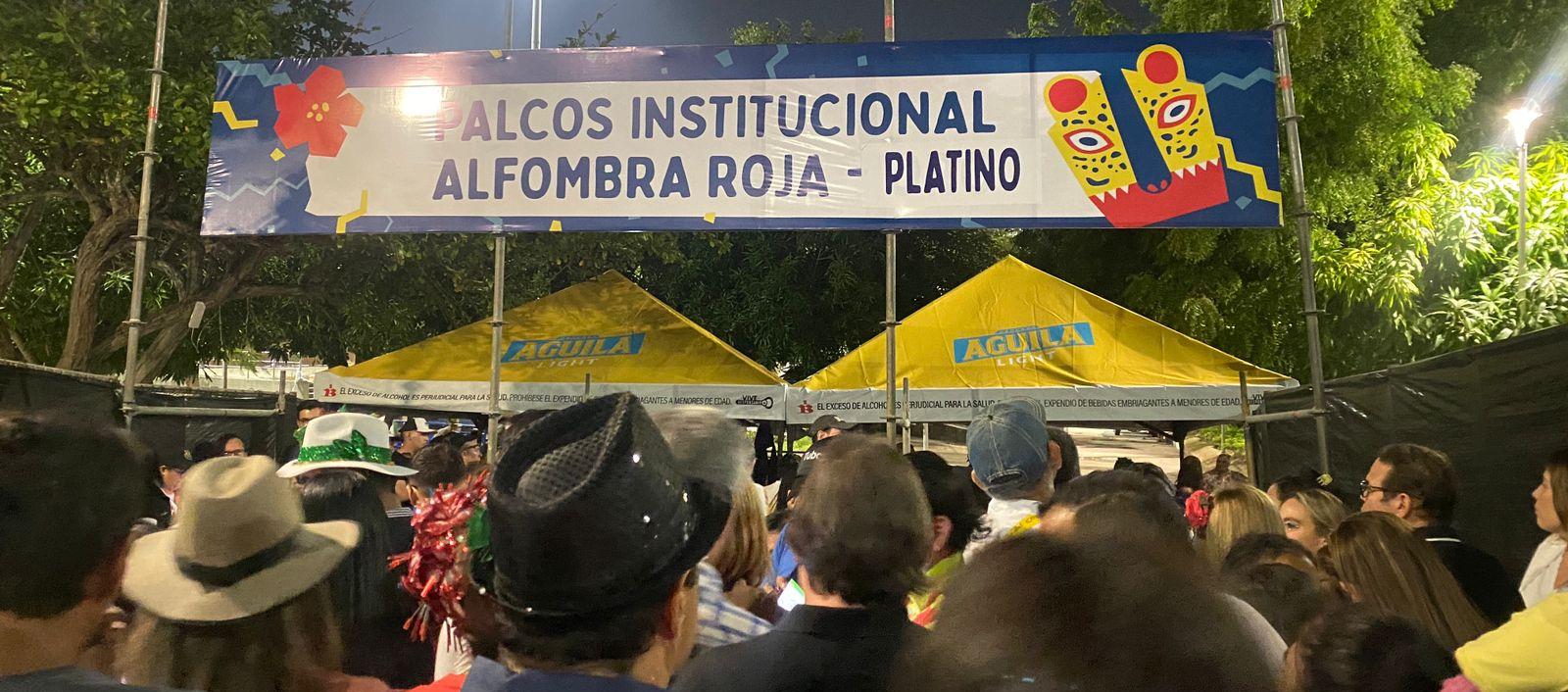 La zona de palcos, alfombra roja y platino empieza a llenarse de espectadores