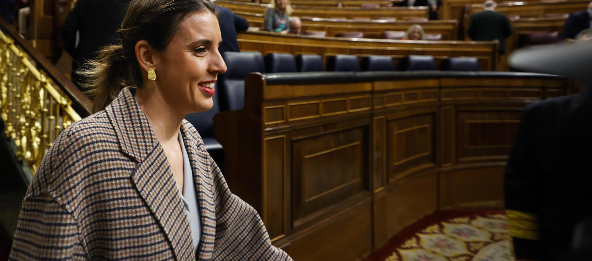 La ministra española de Igualdad, Irene Montero, a su llegada este jueves al pleno del Congreso de los Diputados, en Madrid