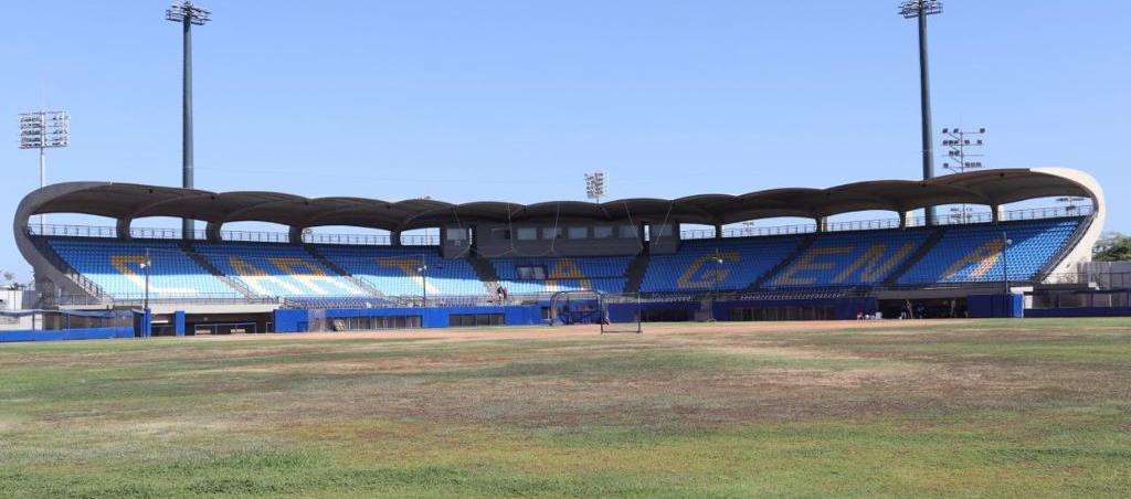 La grama del estadio Once de Noviembre Abel Leal Díaz presenta deterioro.