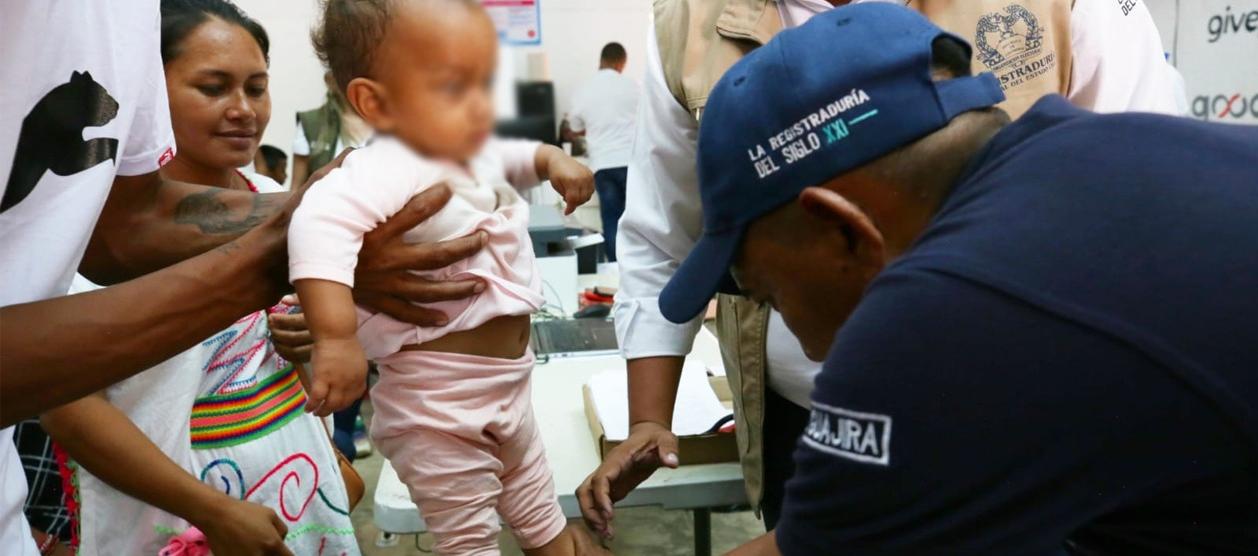 Funcionarios en plena jornada de registro en la Alta Guajira.
