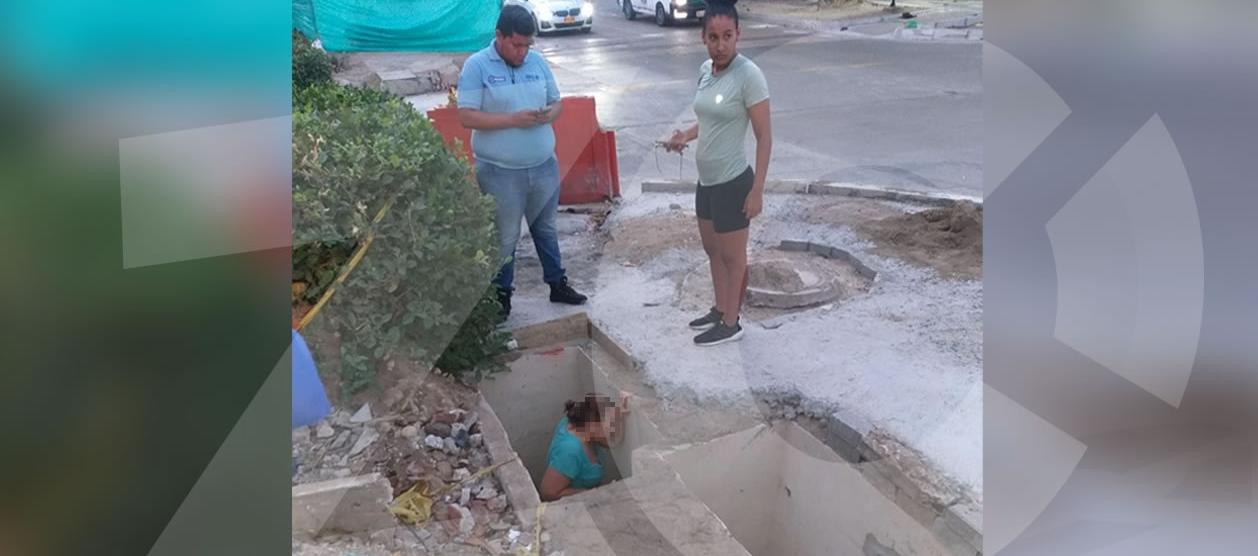 Mujer que cayó a un hueco en el norte