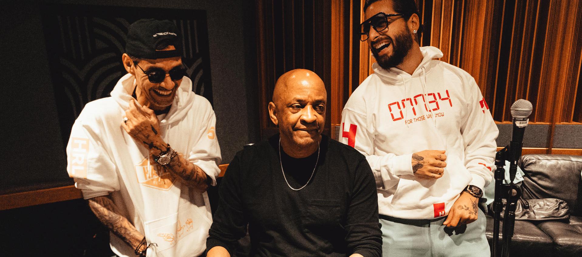 Maluma y Marc Anthony trabajan en los estudios The Hit Factory de Miami. Los acompaña el productor Sergio George.
