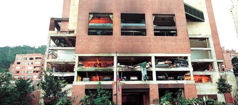 Fachada del club El Nogal tras la bomba puesta por las FARC.