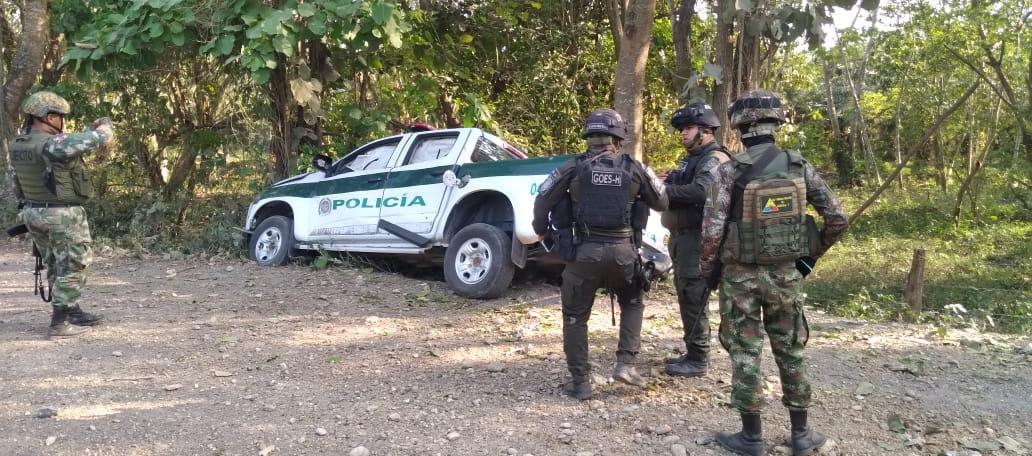 Estado en que quedó la patrulla en el que se movilizaban los uniformados.