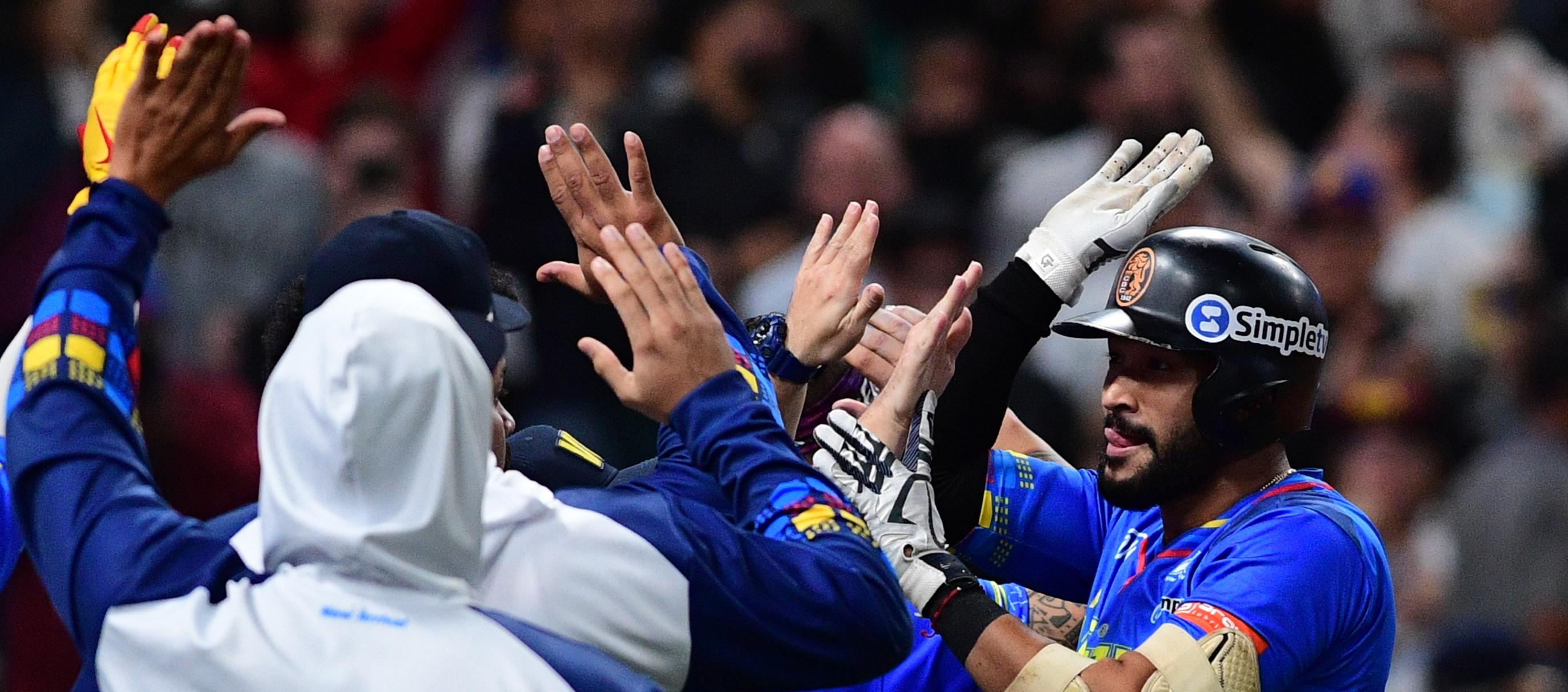 José Rondón remolcó cuatro de las siete carreras de Venezuela.