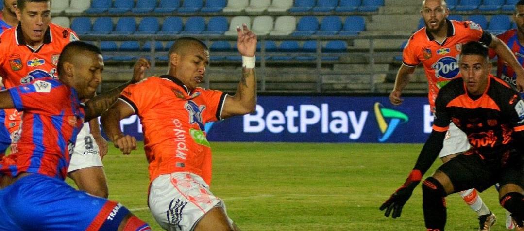 Acción ofensiva del Unión Magdalena sobre el pórtico del Envigado. 