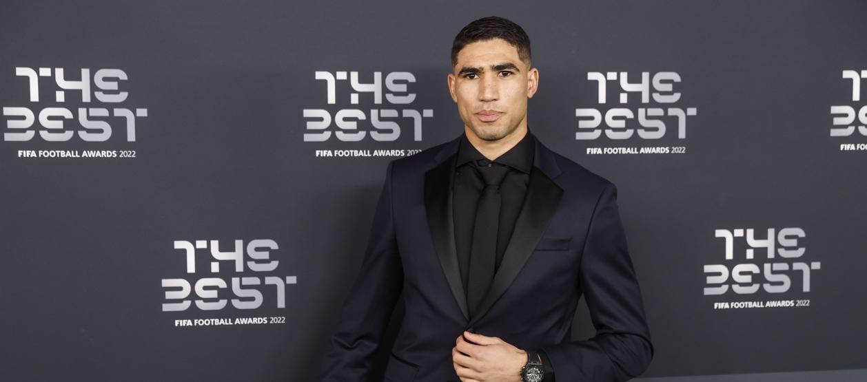 Achraf Hakimi en la ceremonia de los premios The Best, el pasado lunes en París.