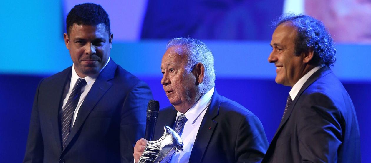 Just Fontaine en 2014 acompañado de Ronaldo y Michel Platini. 