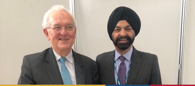 El ministro de Hacienda, José Antonio Ocampo, y Ajay Banga, candidato a la dirección del Banco Mundial.