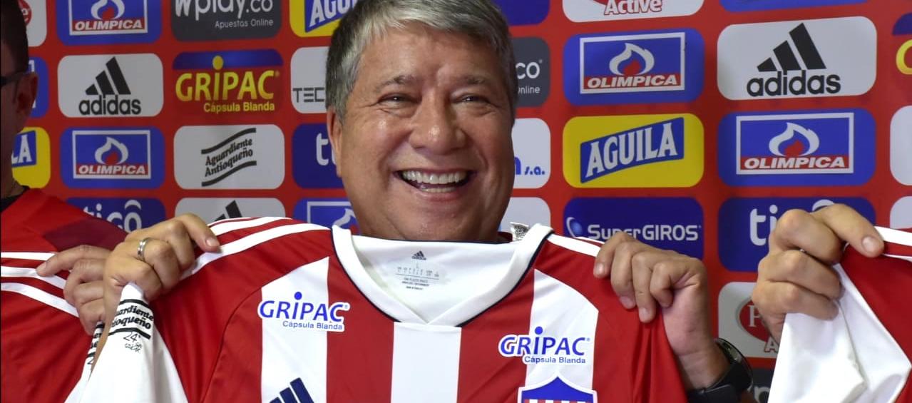 Hernán 'Bolillo' Gómez durante su presentación como DT del Junior.