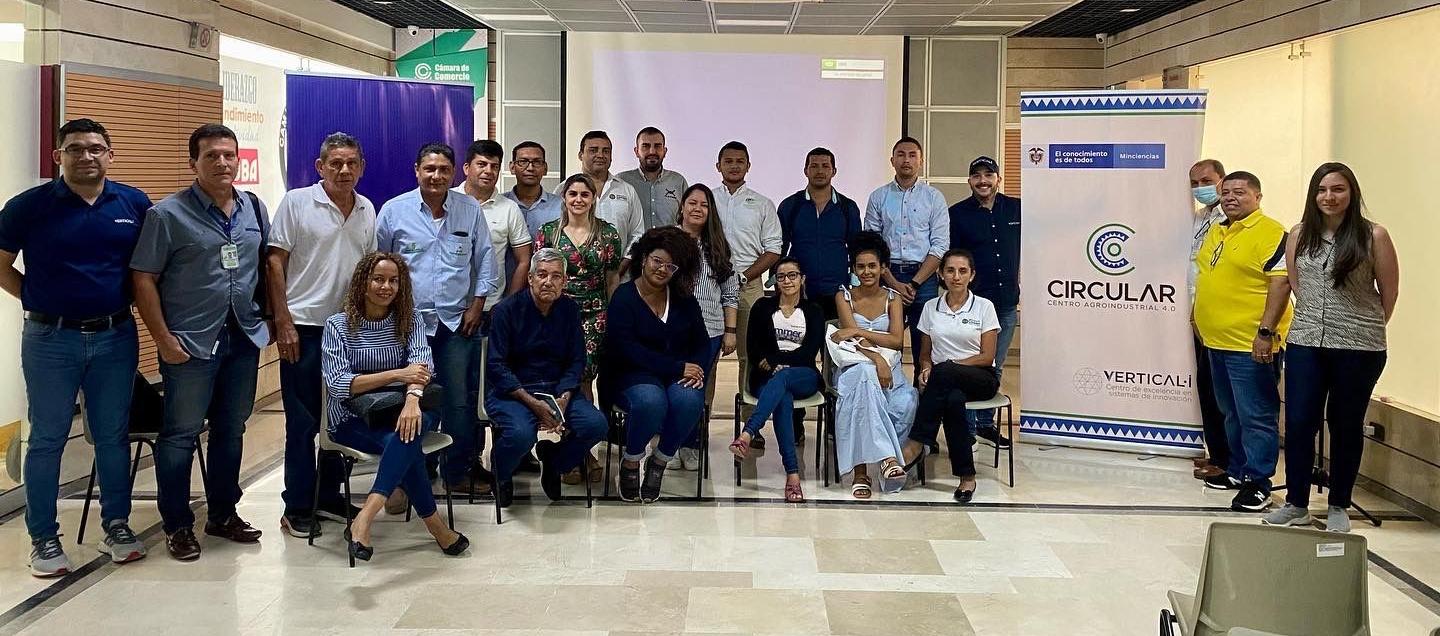 Delegados de Vertical-i, del Ministerio de Ciencia, Tecnología e Innovación y de empresas de la Costa en el lanzamiento de la convocatoria.