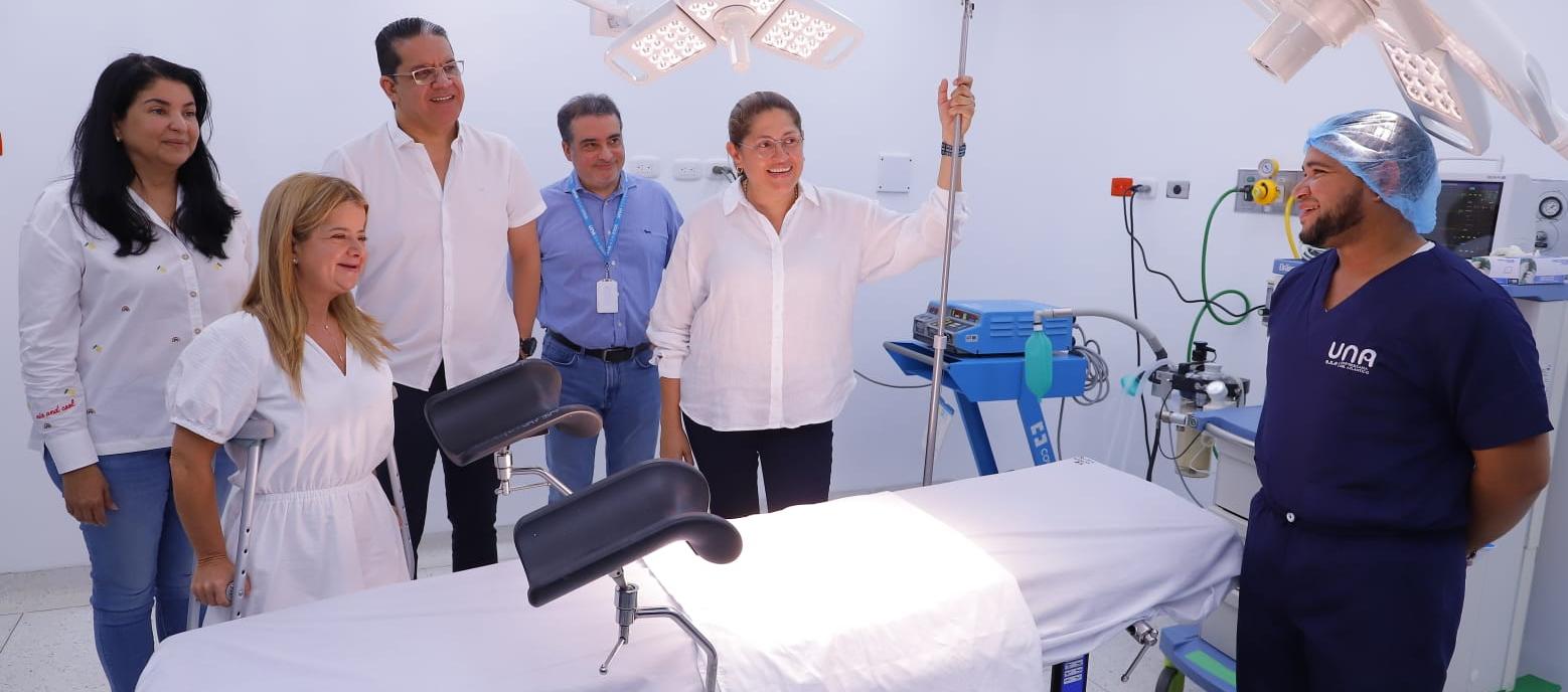 Entrega de la nueva área de cirugías.