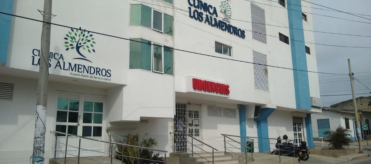 El joven fue llevado a la Clínica Los Almendros, donde se produjo su muerte. 