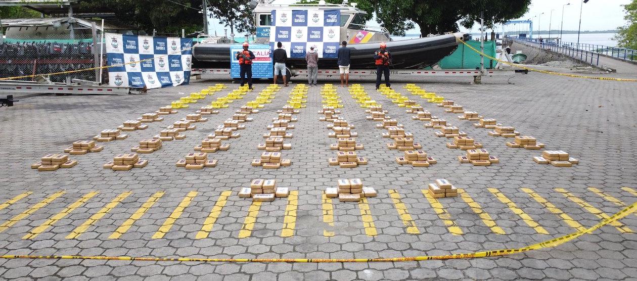 La droga incautada por la Armada Nacional.