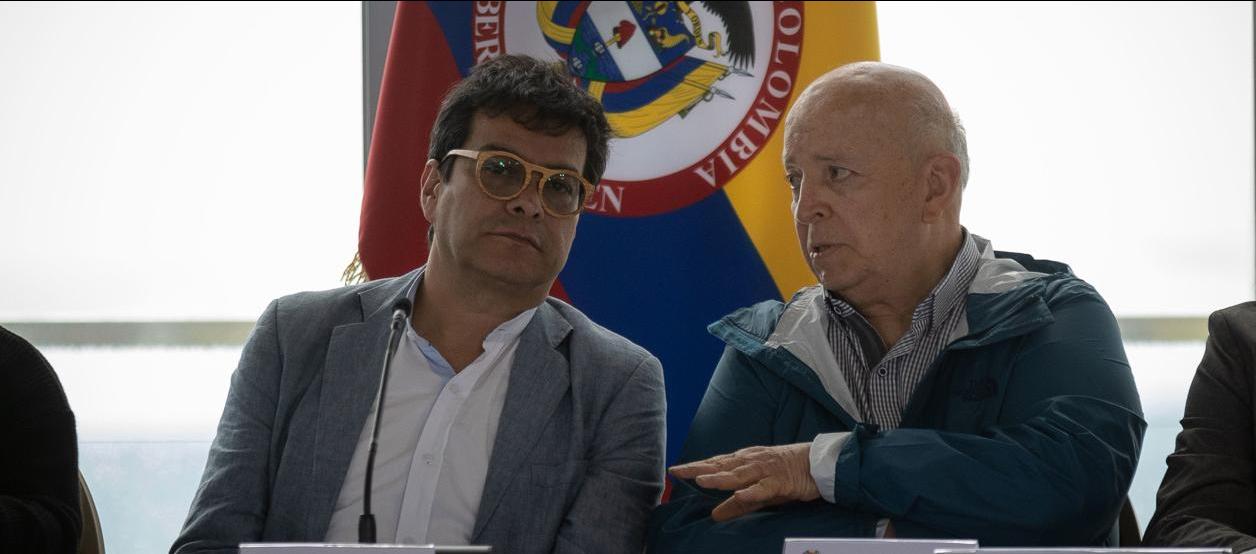 El alto comisionado Danilo Rueda y el jefe negociador Otty Patiño.