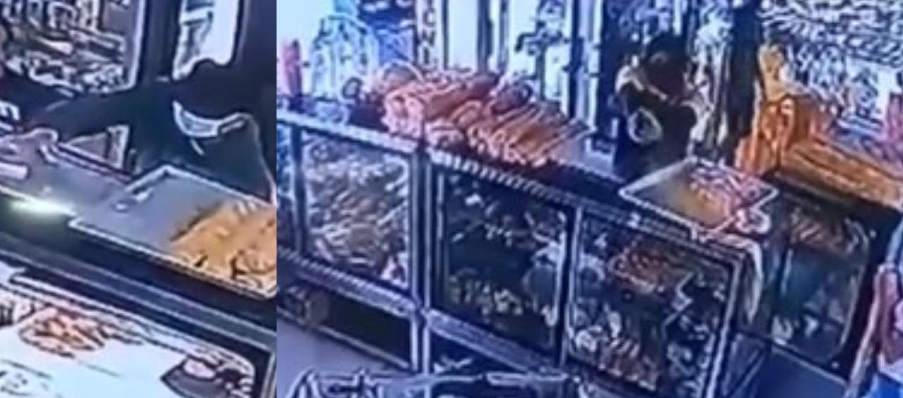 Momento en que uno de los presuntos delincuentes disparó contra la panadería. 