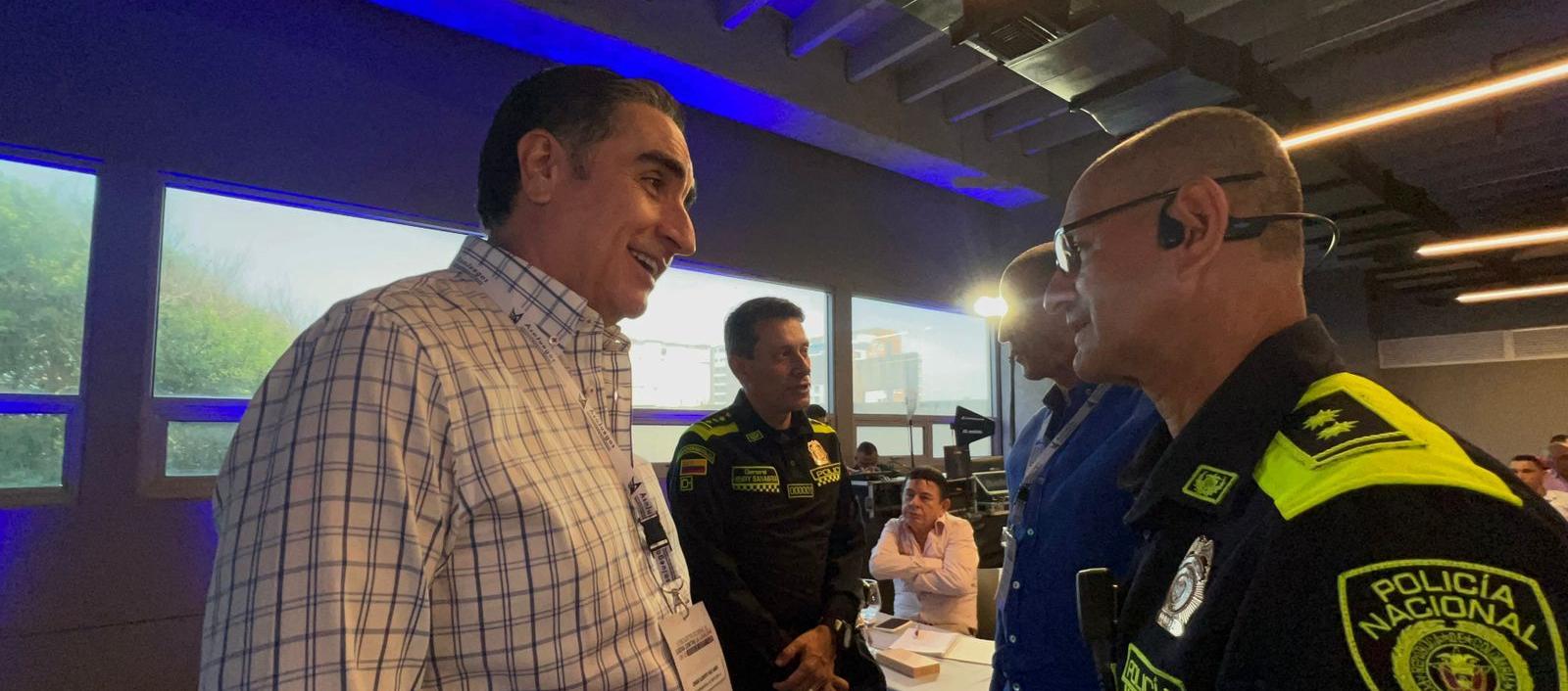 El comandante de la Policía Metropolitana de Barranquilla, el general Jorge Urquijo, manifestó su indeclinable compromiso contra la ilegalidad .