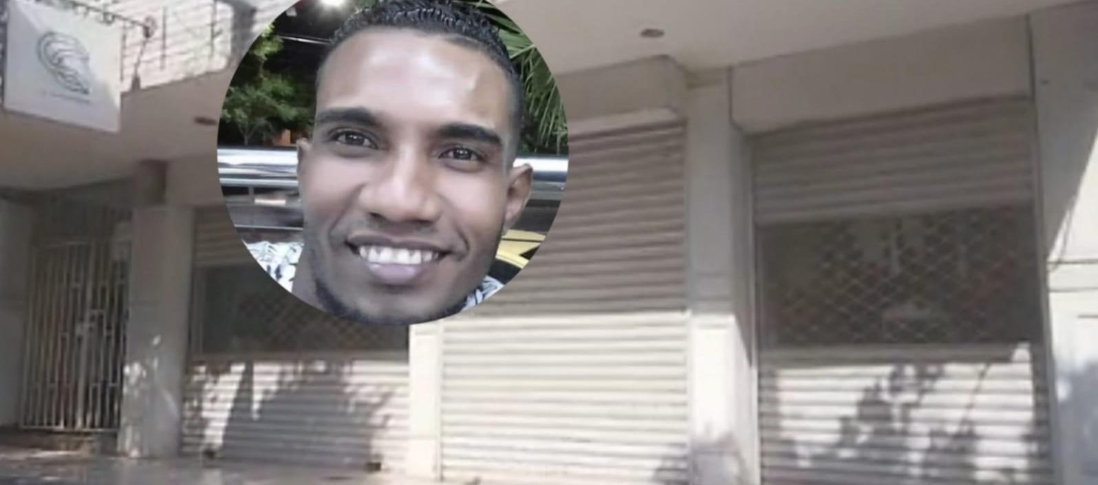 Gorin Antonio Avelar Valencia fue golpeado tras disparar al universitario en este almacén de ropa. 