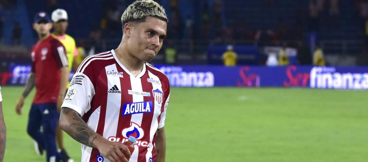 Decepción de Juan Fernando Quintero, pese a que hizo el gol del descuento.