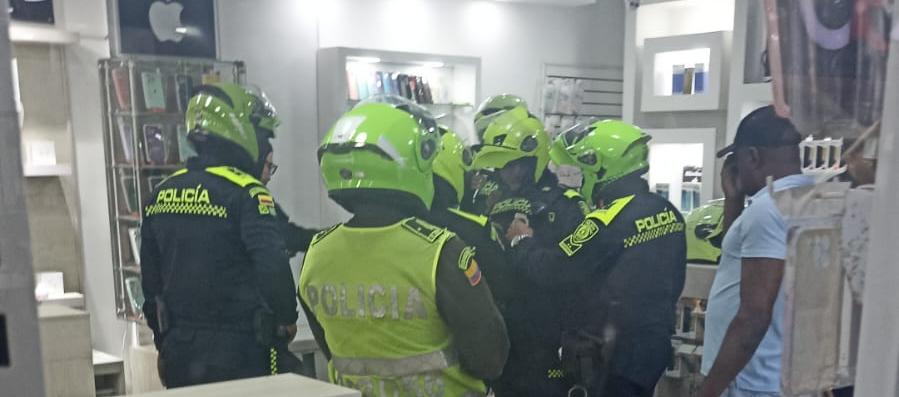 La Policía en el lugar de los hechos.