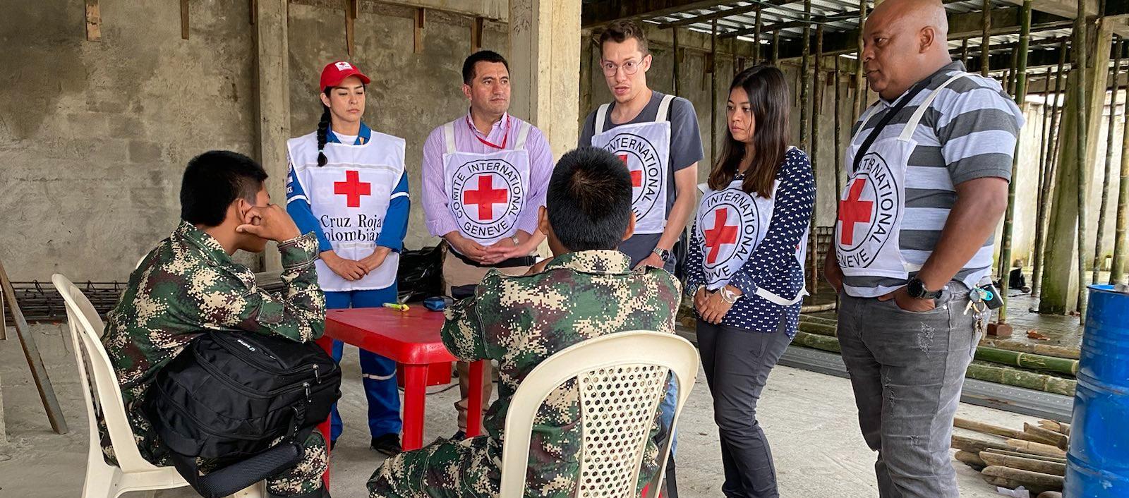 Las dos personas liberadas.