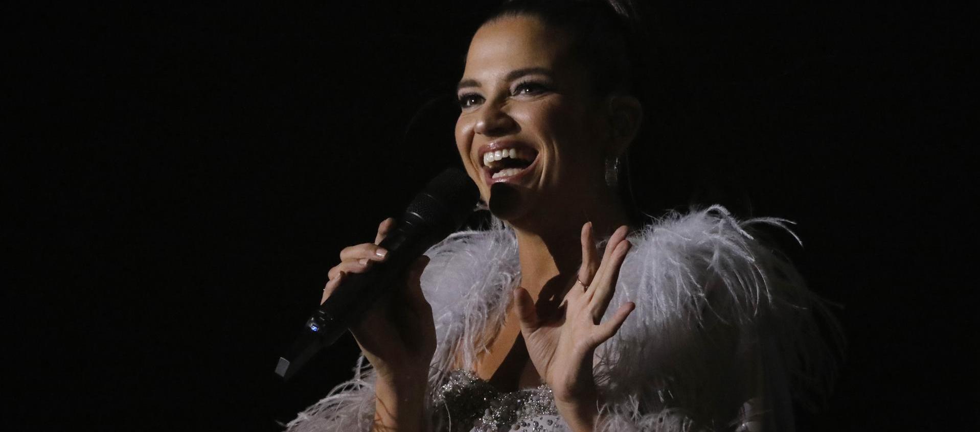 La cantante española Natalia Jiménez actúa durante un concierto en el Movistar Arena, en Bogotá