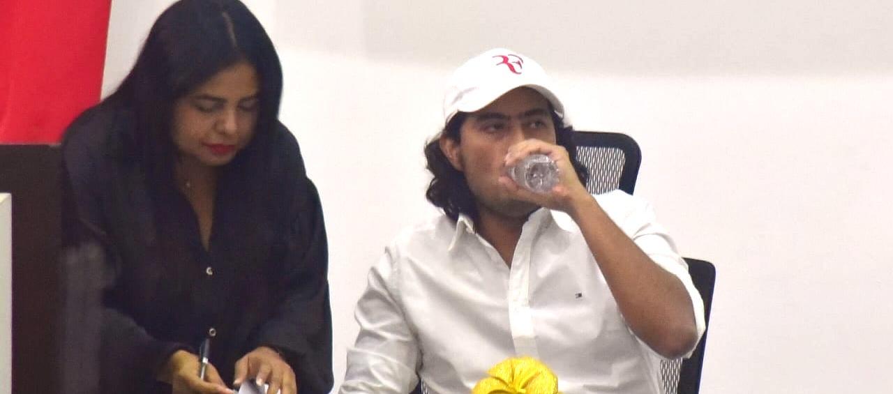 Nicolás Petro, en su curul de Diputado del Atlantico en la sesión de hoy.