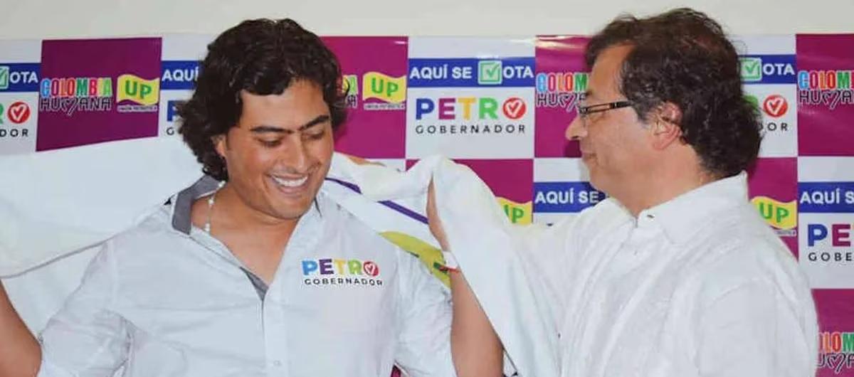 Nicolás Petro junto a su padre Gustavo Petro.